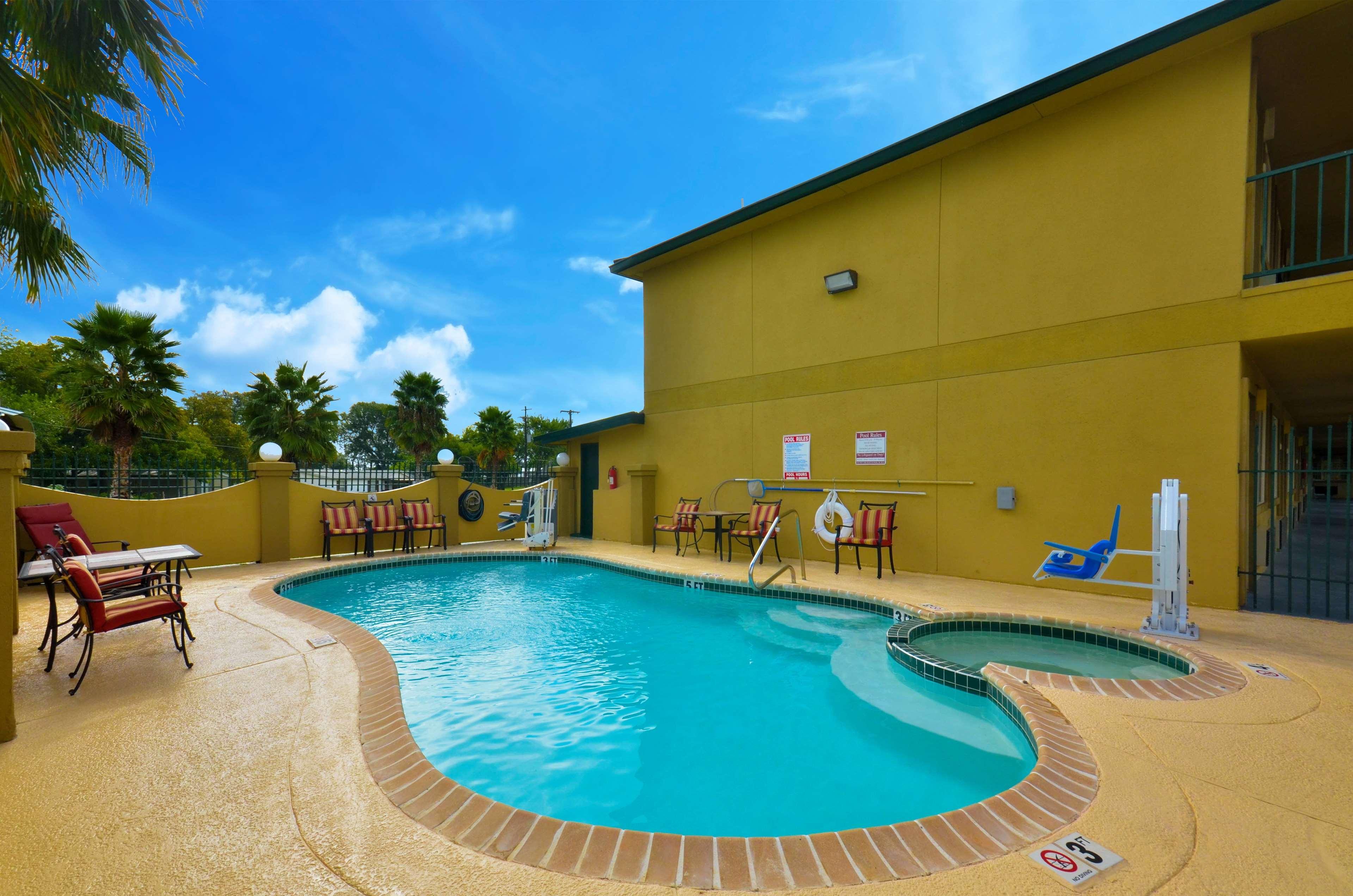 Best Western Executive Inn Hallettsville Εξωτερικό φωτογραφία