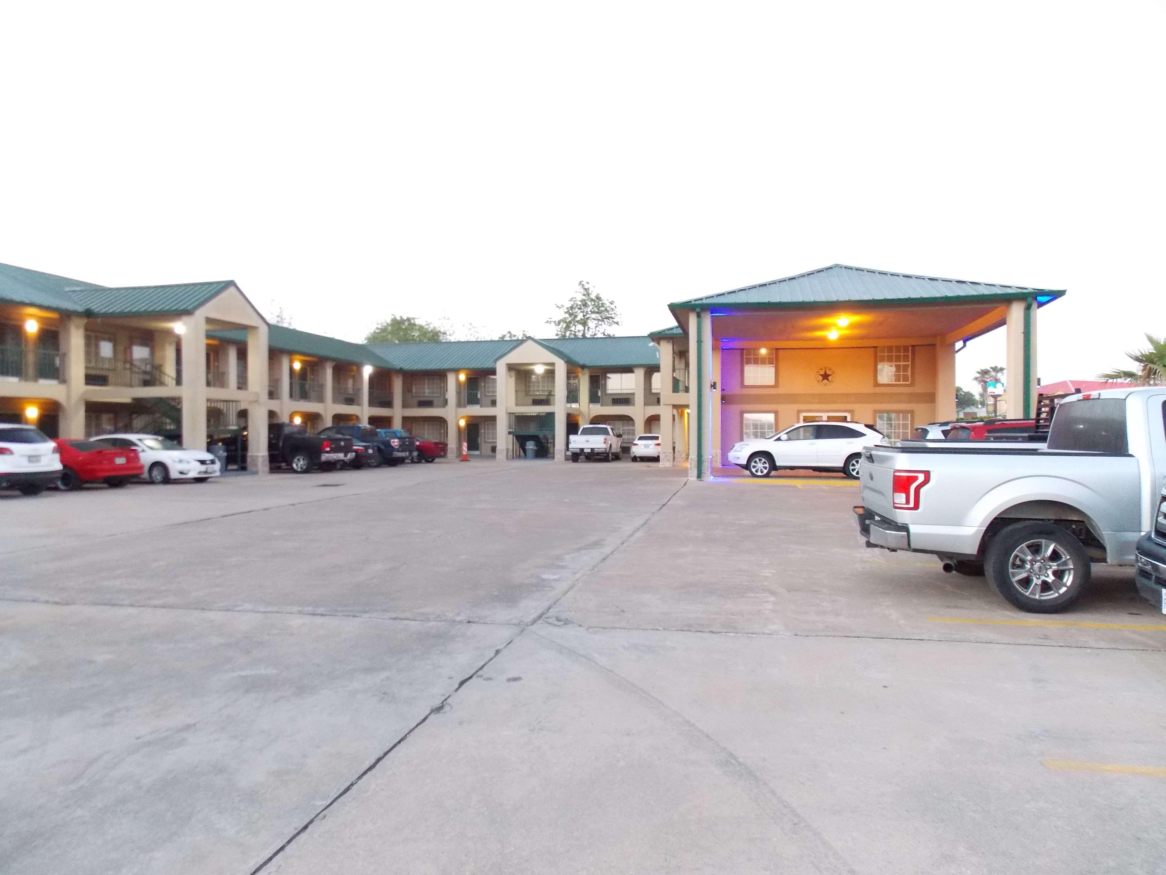 Best Western Executive Inn Hallettsville Εξωτερικό φωτογραφία