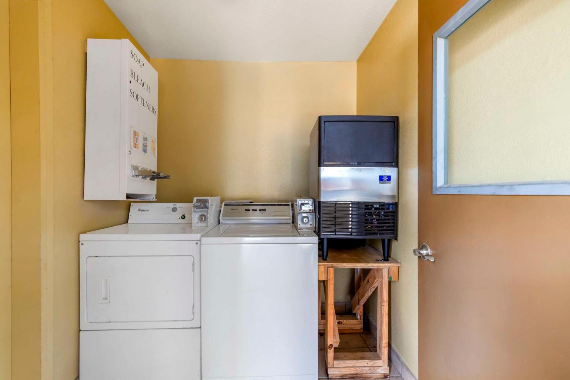 Best Western Executive Inn Hallettsville Εξωτερικό φωτογραφία