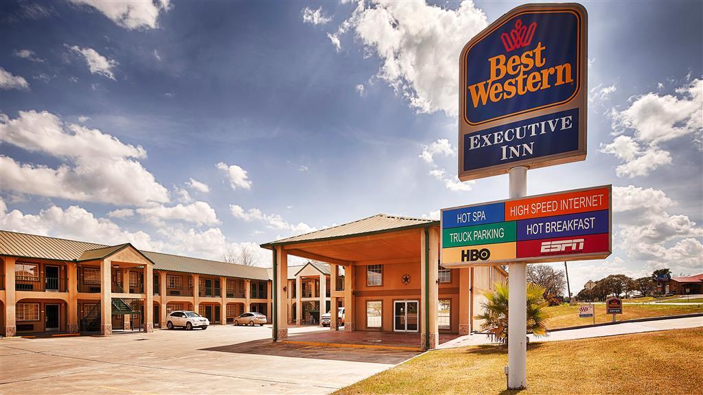 Best Western Executive Inn Hallettsville Εξωτερικό φωτογραφία